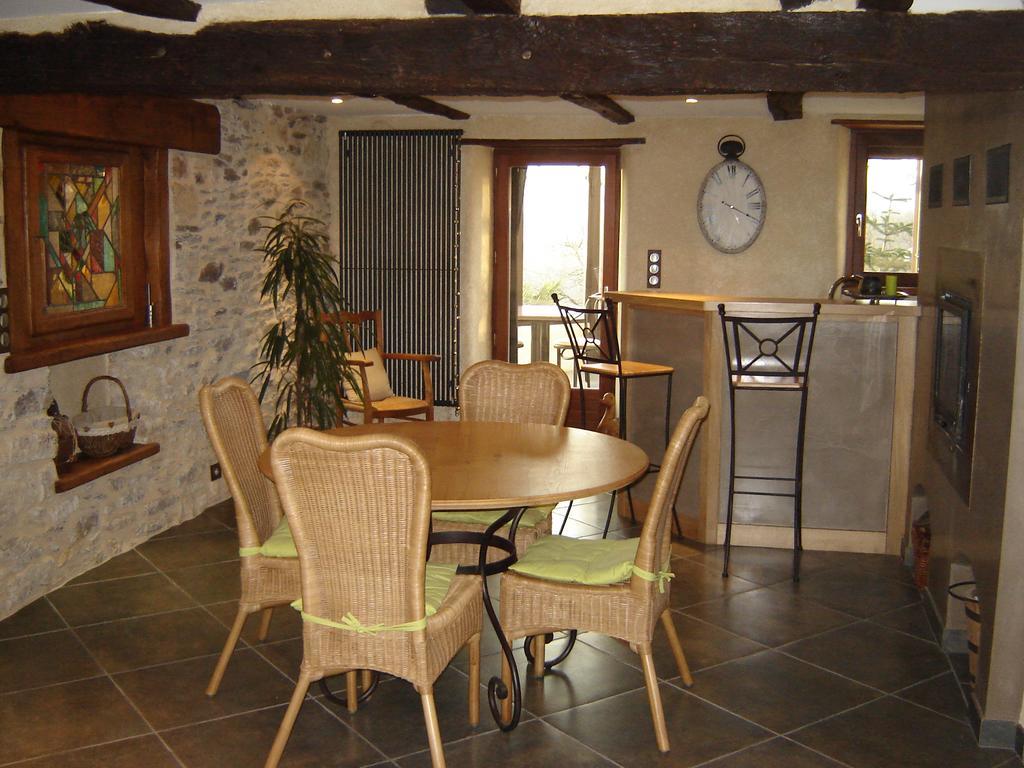 Les Hotes Du Lac, Chambres Et Tables D'Hotes Mandailles  Экстерьер фото