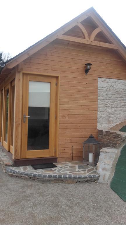 Les Hotes Du Lac, Chambres Et Tables D'Hotes Mandailles  Экстерьер фото