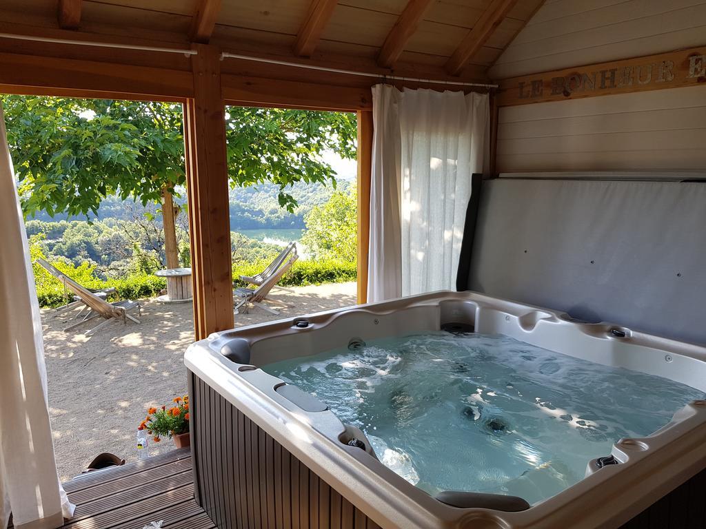 Les Hotes Du Lac, Chambres Et Tables D'Hotes Mandailles  Экстерьер фото